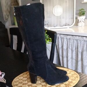 ANNE KLEIN SUEDE HEELED BOOTS